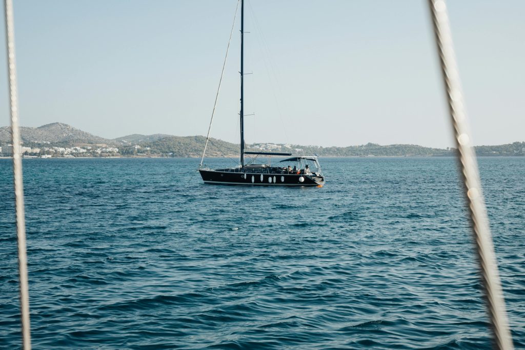 Yat kiralama sözleşmesinde “mücbir sebep” hükmü taraflardan hangisini ne ölçüde korur?